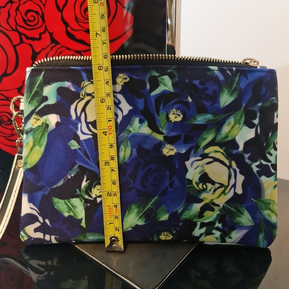 MANHATTAN Floral & Stripe Vegan Leather Wristlet NWTs - Picture 9 of 10
